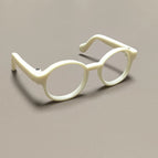 glasses4 / no doll